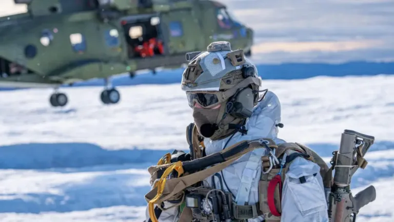 Estados Unidos: Scott Bessent afirma que Europa cederá Groenlandia por “debilidad”