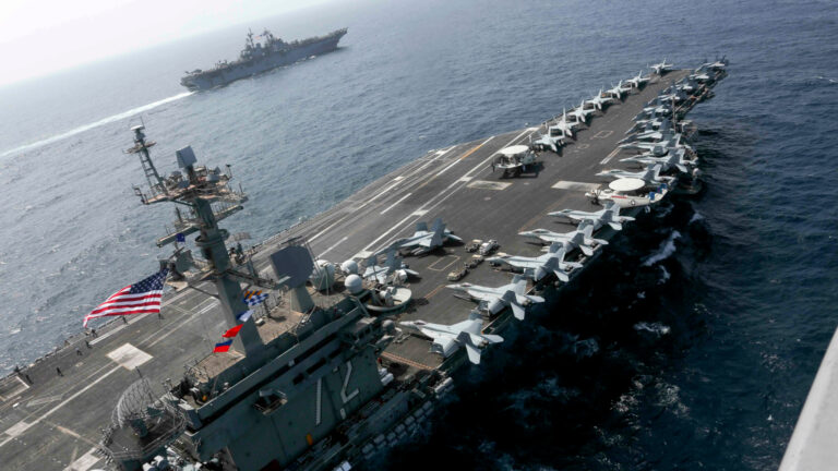 Cómo es la enorme flota militar de Estados Unidos que se dirige hacia Irán