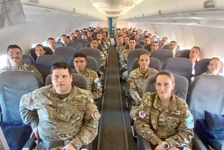 23 horas de vuelo hacia un país dividido: crónica de un viaje con las Fuerzas Armadas rumbo a Chipre