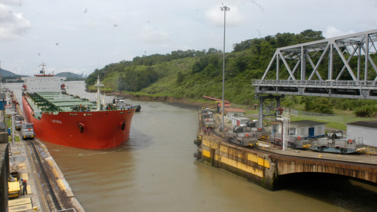 Canal de Panamá: el gobierno tomó el control de los puertos de Balboa y Cristóbal