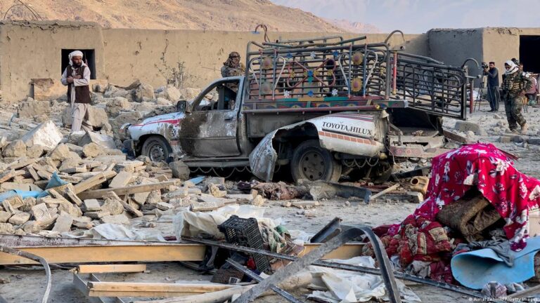 Pakistán declaró “guerra abierta” a Afganistán: bombardeos, muertos y terrorismo