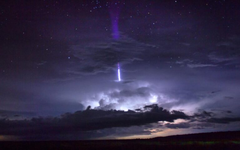 Qué es un blue jet, el fenómeno atmosférico que impactó en Tucumán
