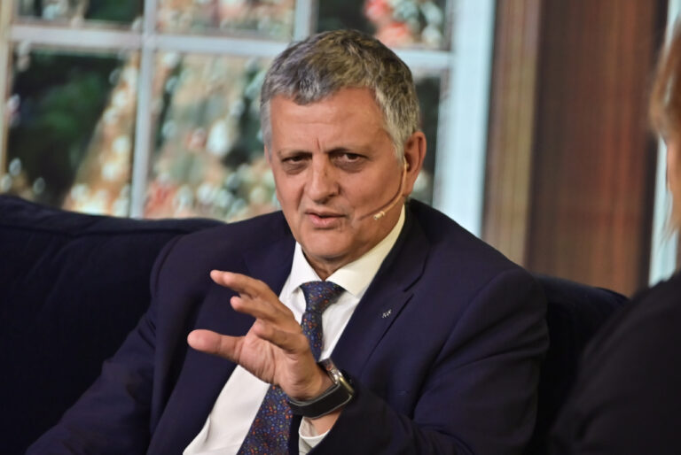 El CEO de YPF dio detalles de las inversiones en Vaca Muerta y habló del precio del combustible