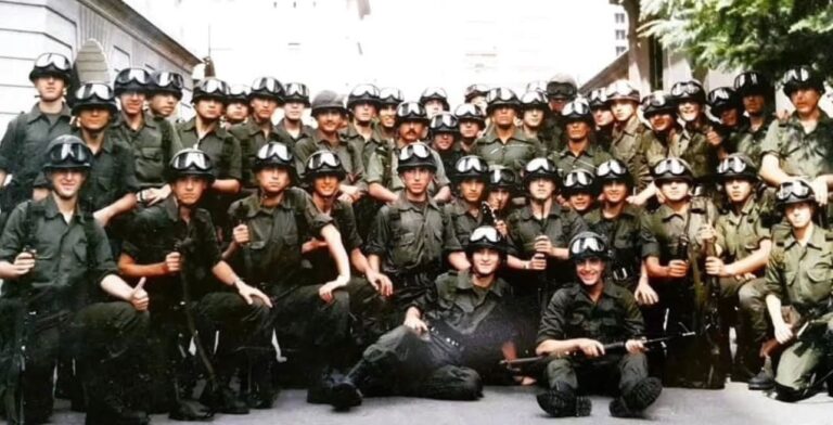 Tres veces contra los ingleses: la historia secreta de los Patricios en la Guerra de Malvinas