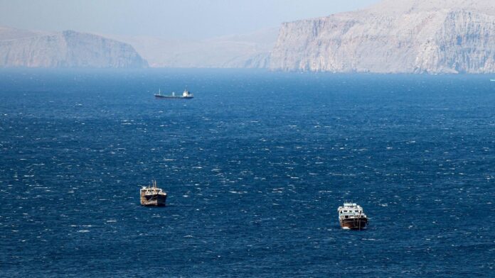 barcos-cierre-estrecho-de-ormuz