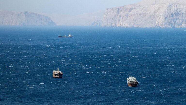 Medio Oriente: cómo los buques evaden el cierre del estrecho de Ormuz impuesto por Irán