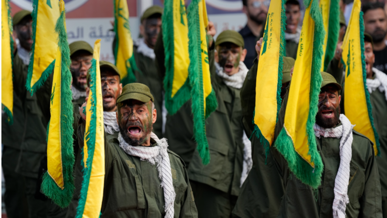 Hezbollah lanzó casi 100 cohetes contra Israel y crece la tensión en Medio Oriente