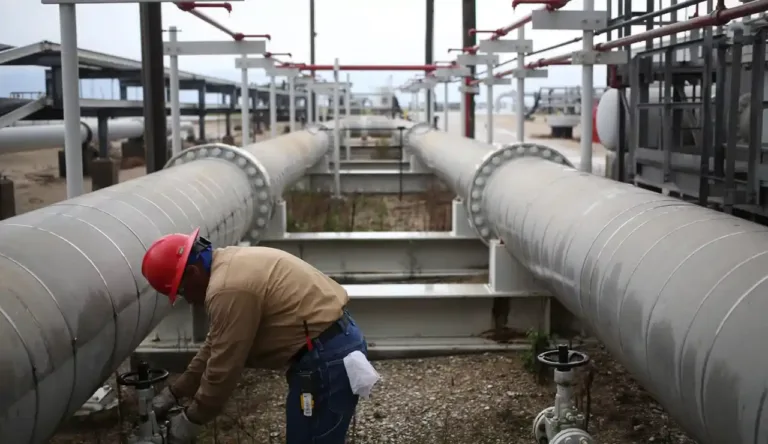 El petróleo y la crisis en Medio Oriente: cómo funciona la reserva estratégica de Estados Unidos