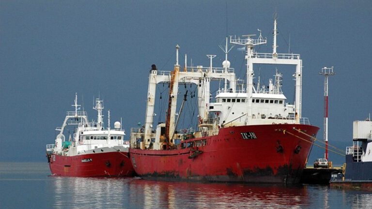 Caso merluza negra: denuncian penalmente a funcionarios por no frenar la pesca ilegal del buque Tai An