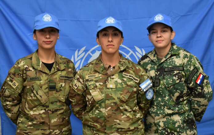 Zelaya, Rivero y Arias, tres cascos azules dispuestas a cumplir con la misión (Foto: Marcelo Gasparini- EMCO)