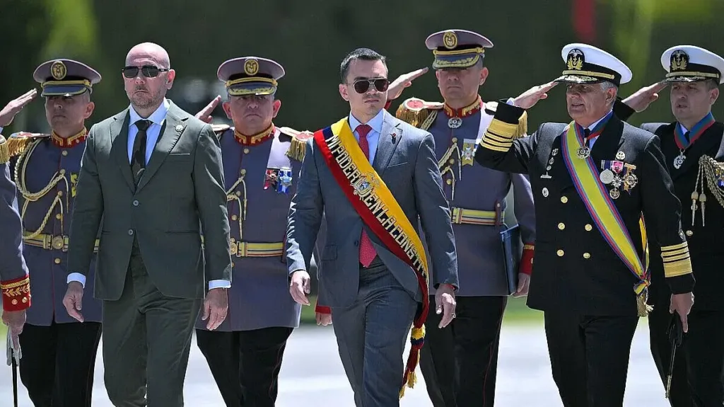 ecuador-noboa-toque-de-queda