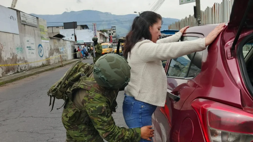 detenidos-toque-de-queda-ecuador