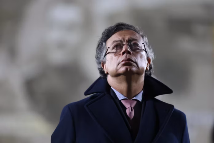 gustavo-petro-suspension