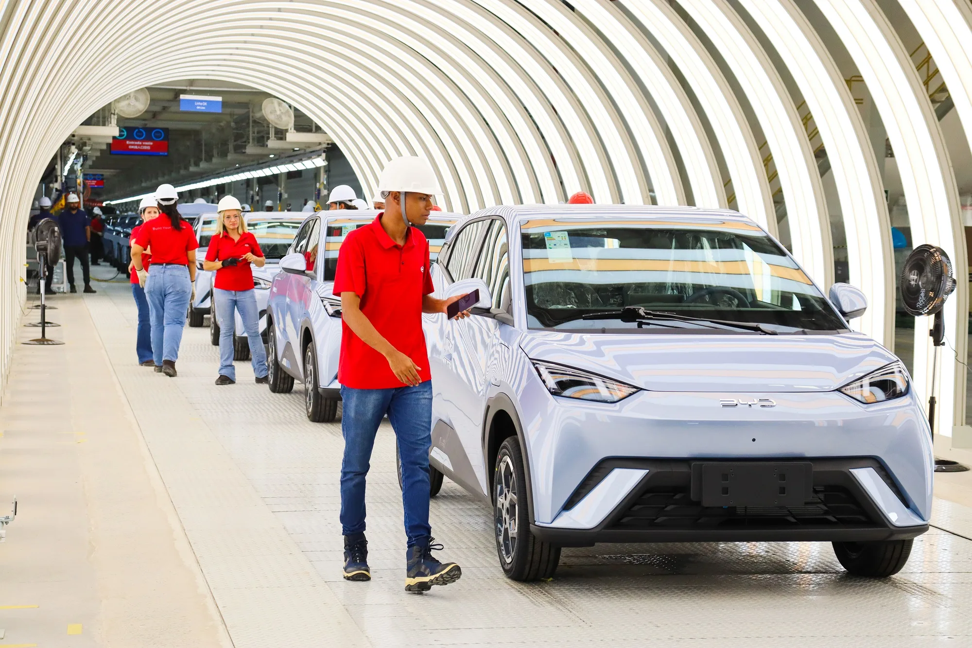 Crisis en Ormuz: Cómo los Autos Eléctricos Impulsan el Ahorro de Importaciones Petroleras